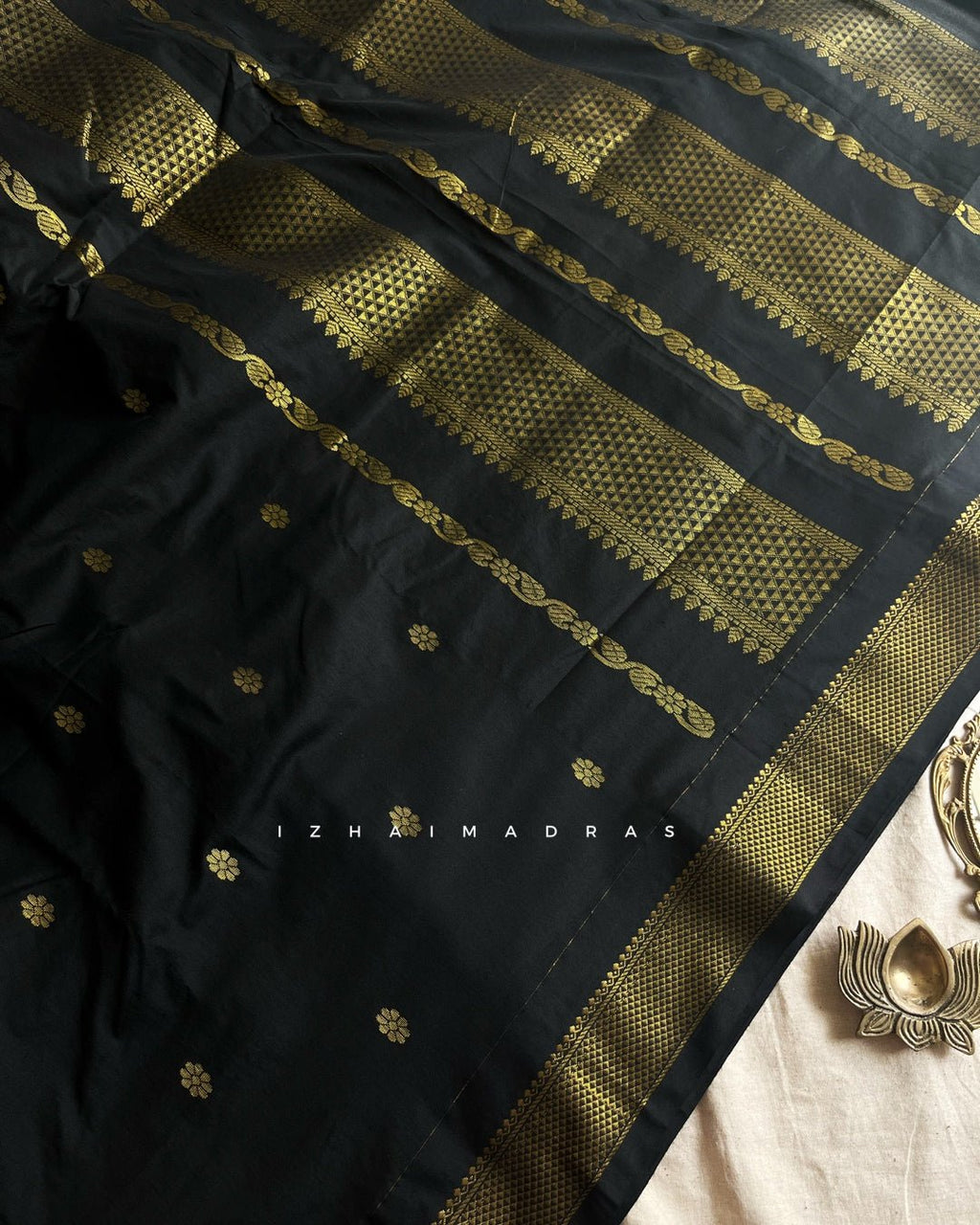 Kanchi - Black - Izhai
