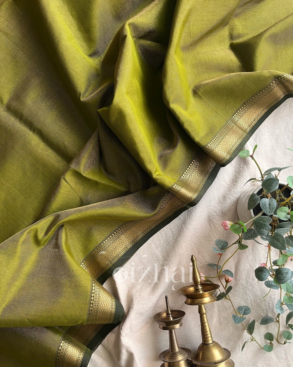 Maheswari || Kavya - Izhai