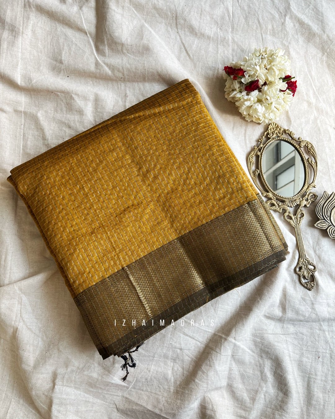 Maheswari - Malavika - Izhai