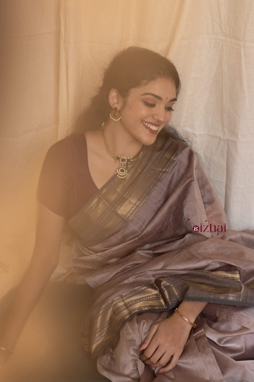 Maheswari Swara - Aampal - Izhai