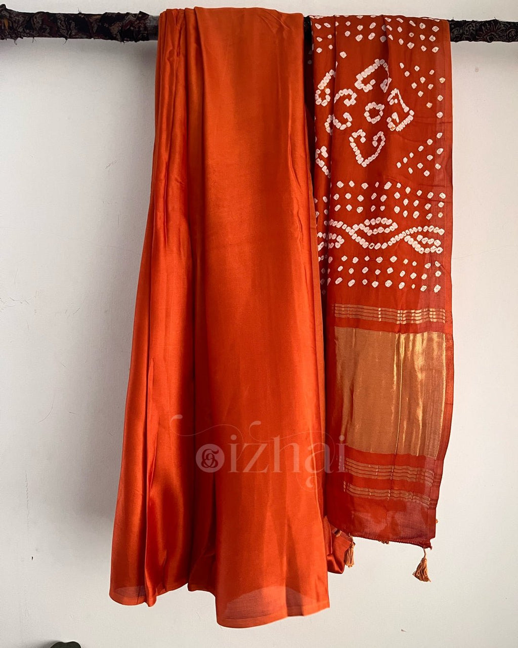 Modal - Rust Bandhini - Izhai