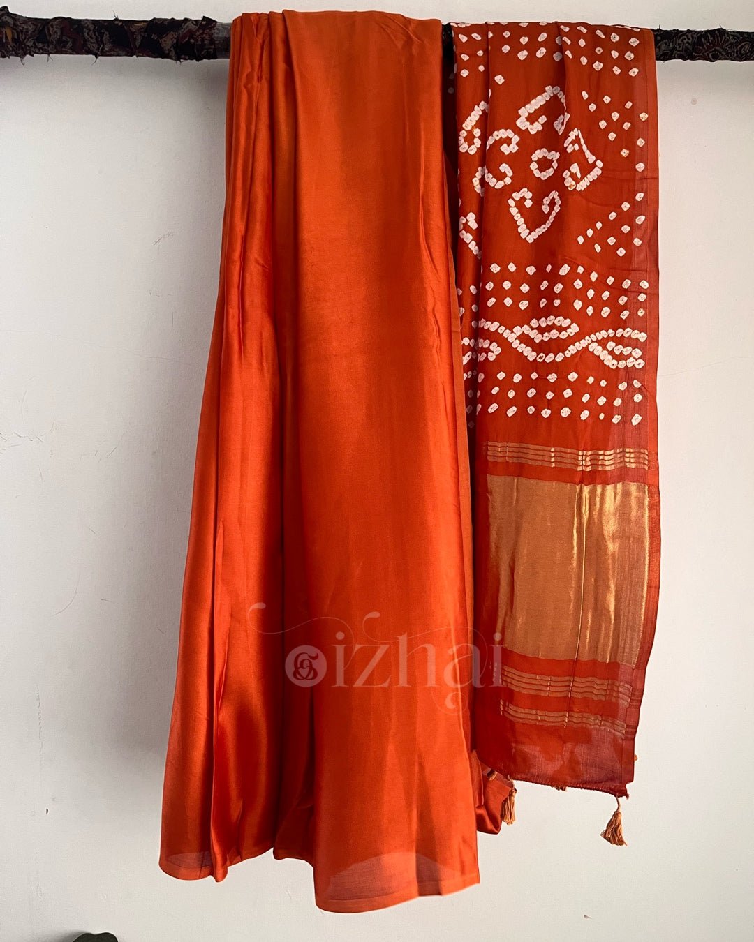 Modal - Rust Bandhini - Izhai