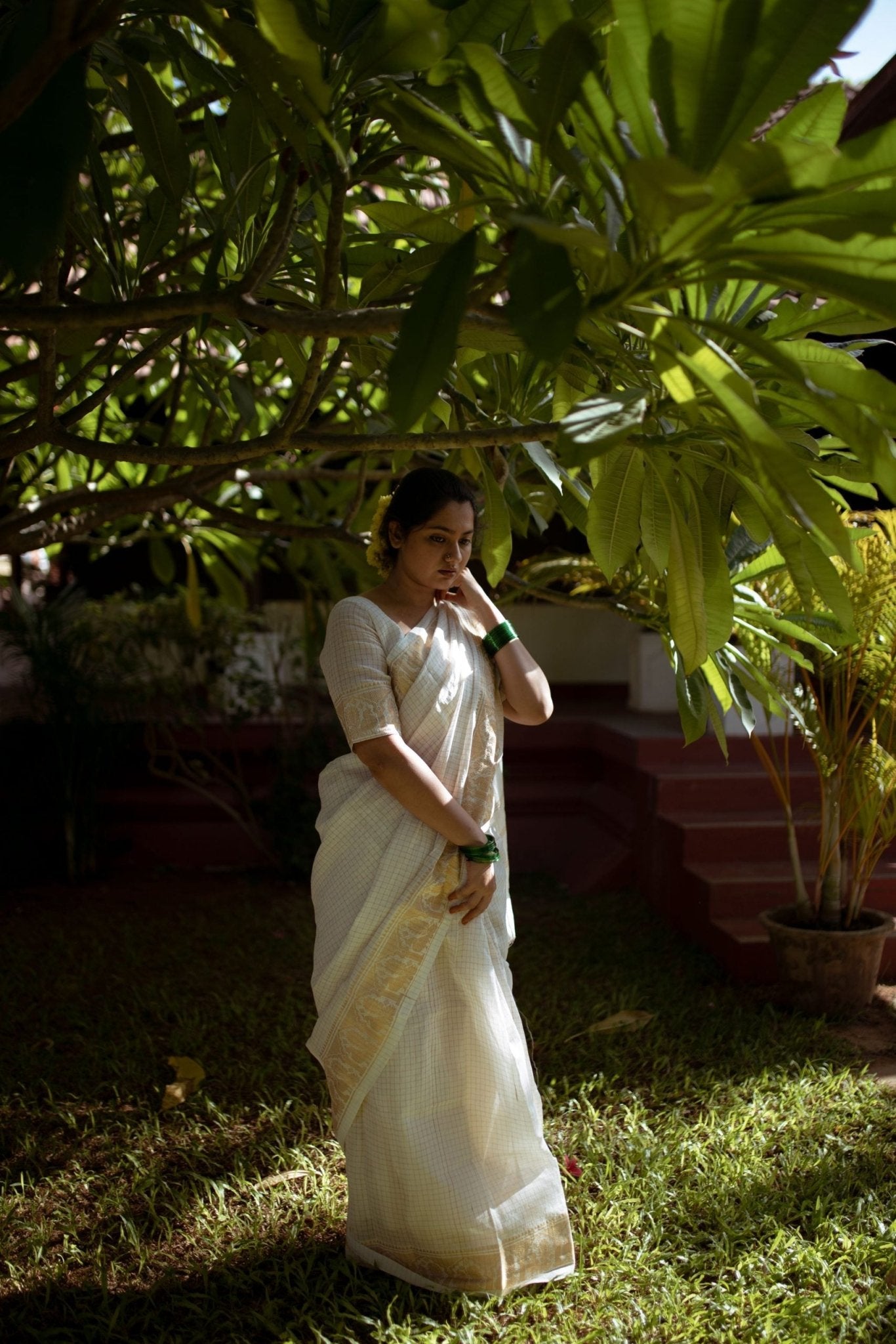 Onam - White Gold - Izhai