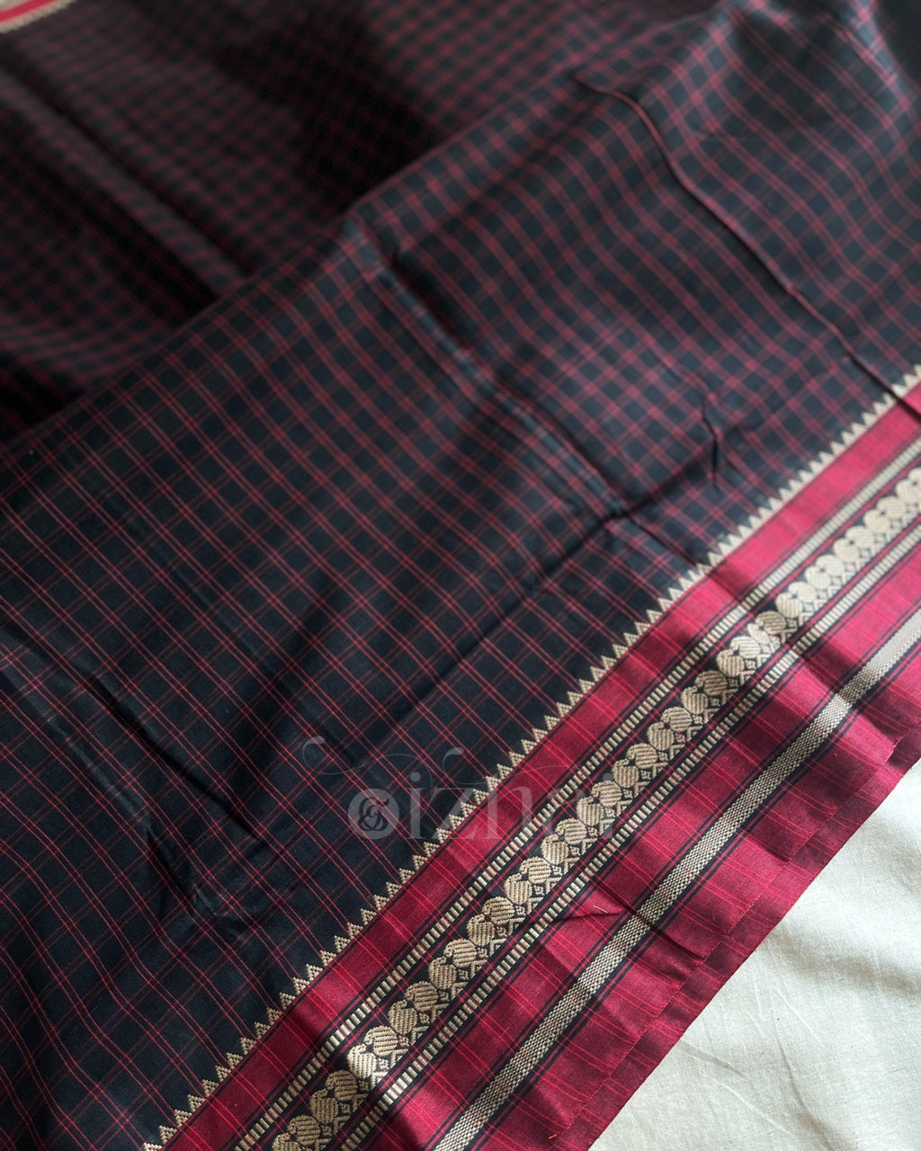 Thari || Black