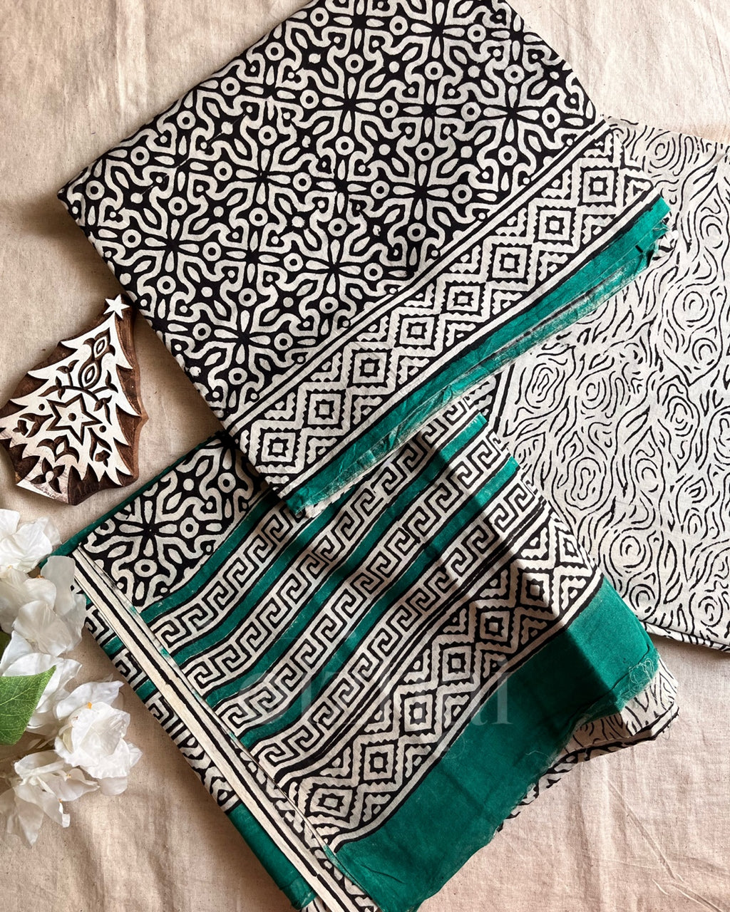 Unstitched - Black green