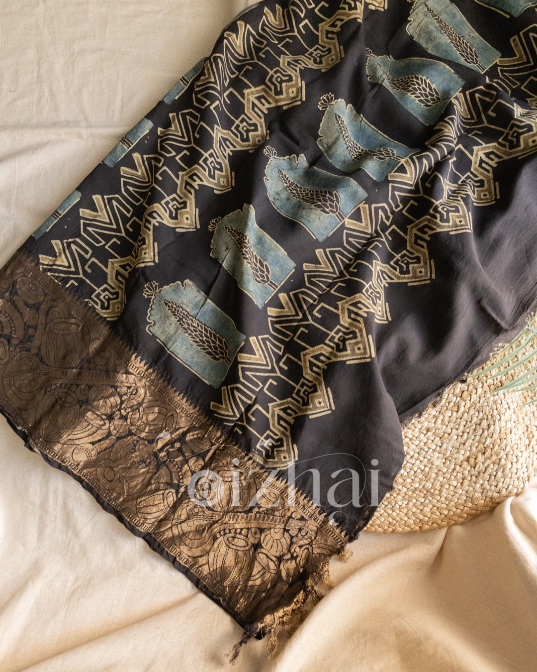 Paruvam || Black ajrak