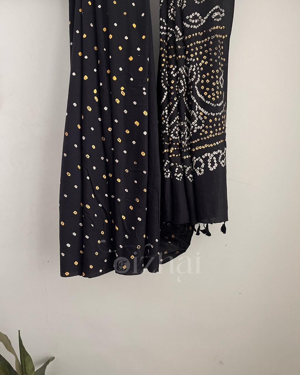 Kaariga || Black