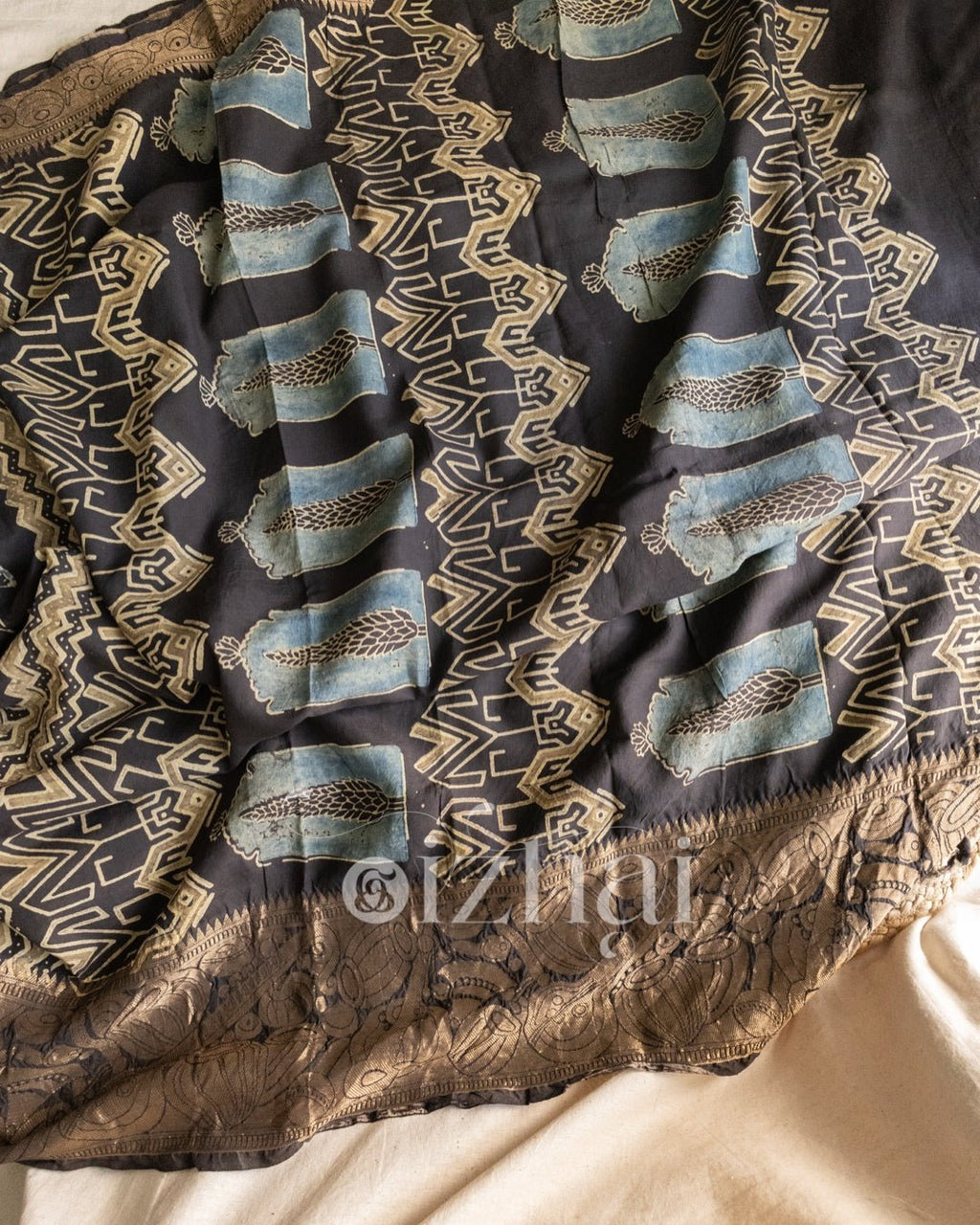 Paruvam || Black ajrak - Izhai
