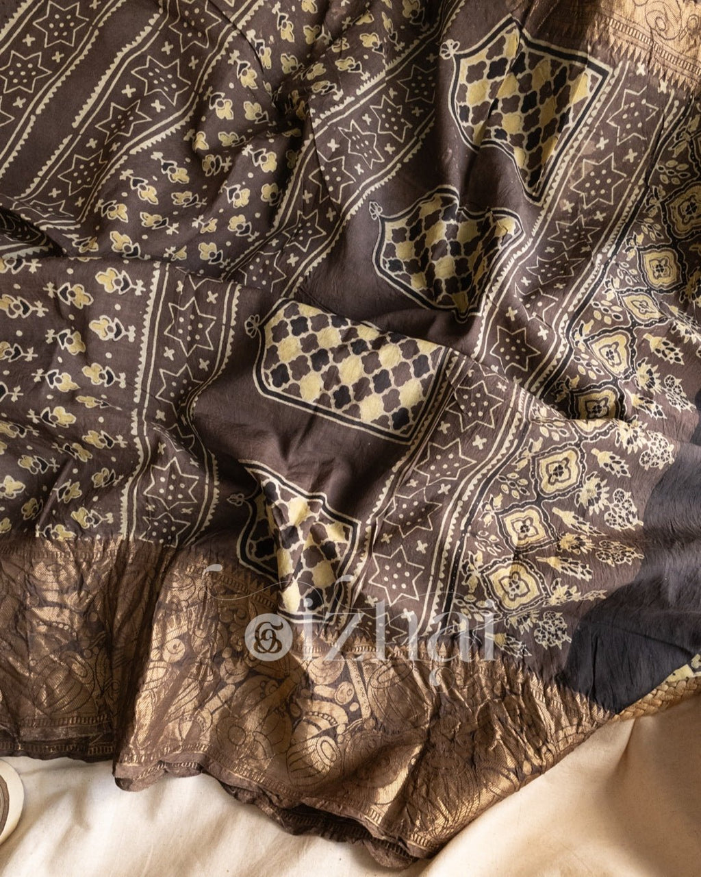 Paruvam || Brown - Izhai