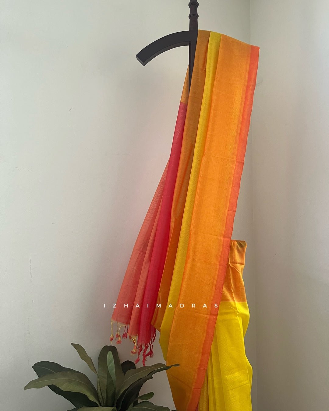 Paruvam - Saanvi - Izhai