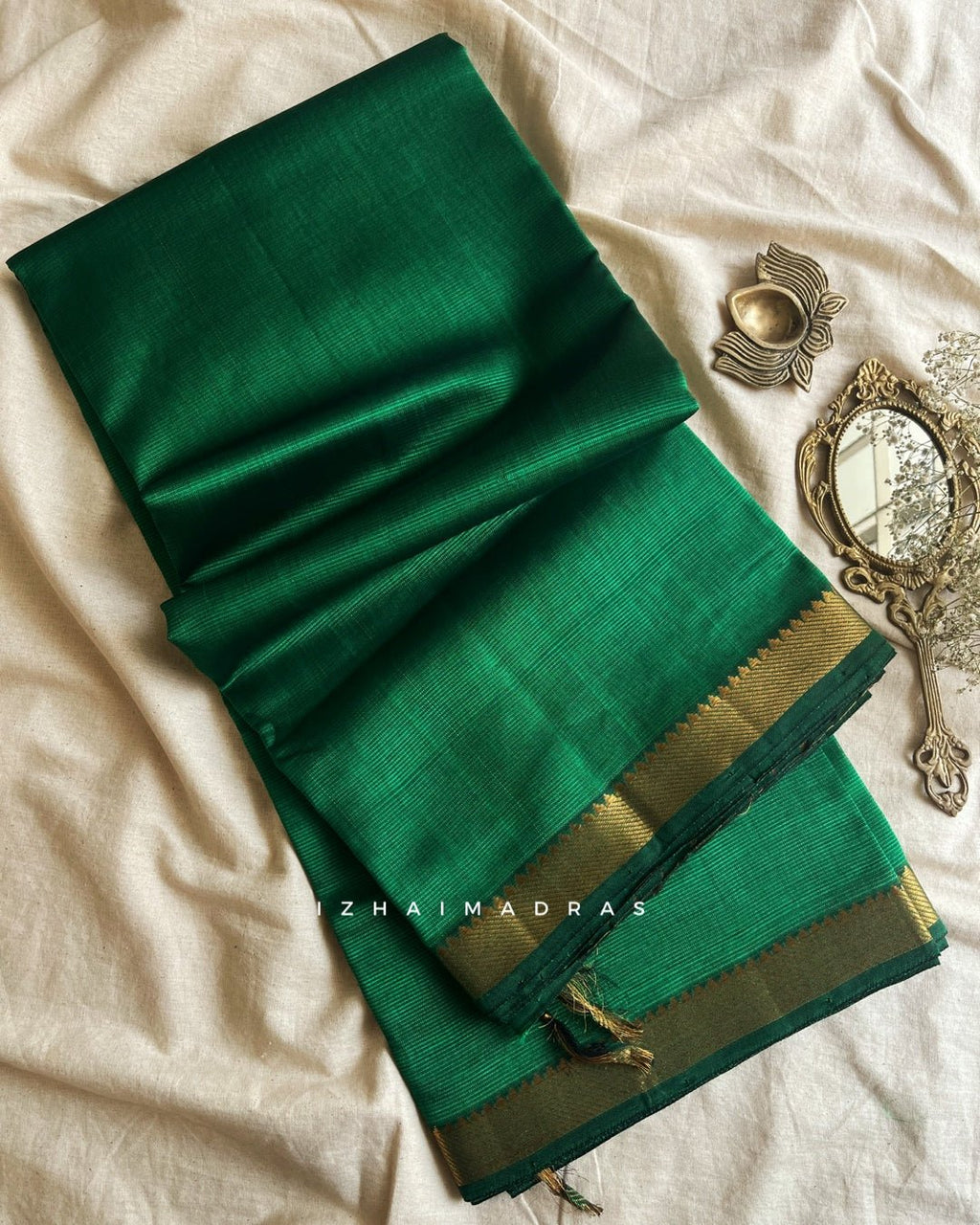 Paruvam - Upasna - Izhai