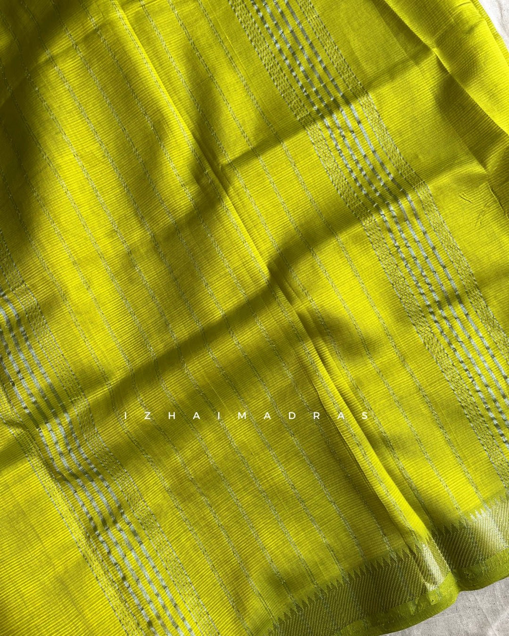 Paruvam - Vedika - Izhai