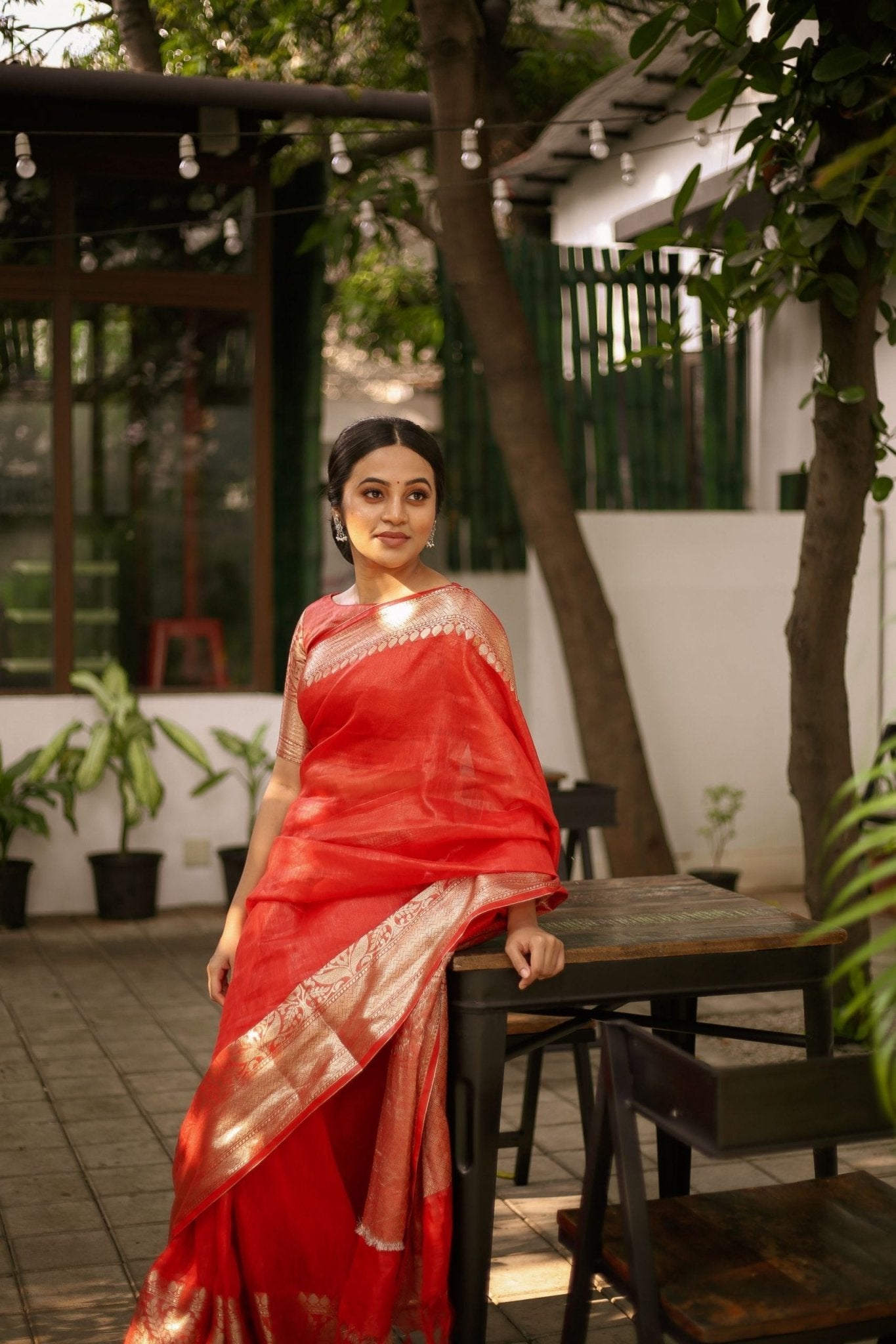 Swara - Red - Izhai