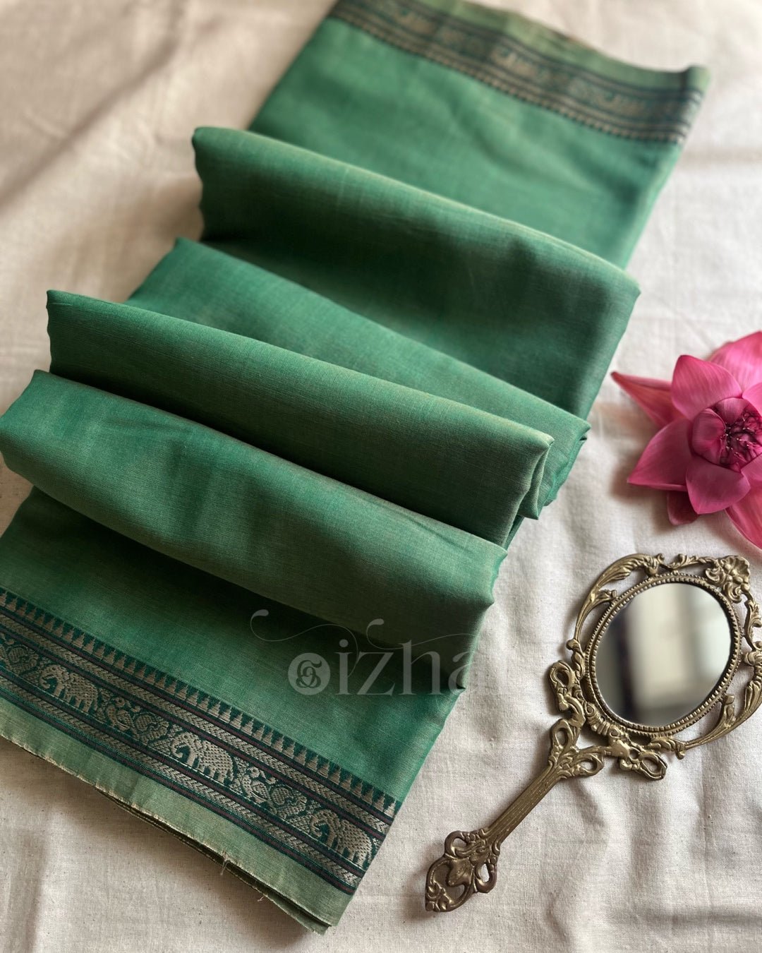 Thari || Pallavi - Izhai