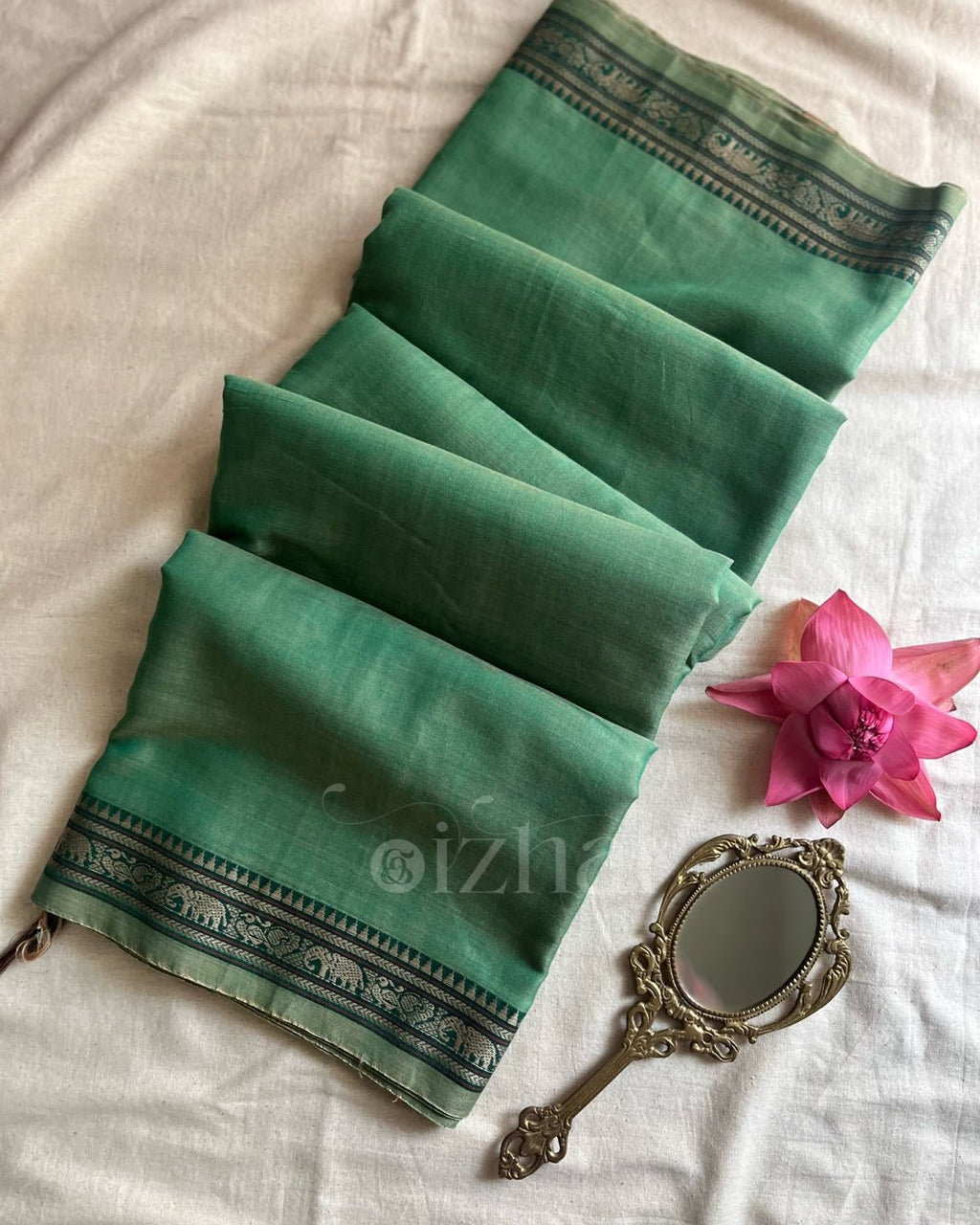 Thari || Pallavi - Izhai