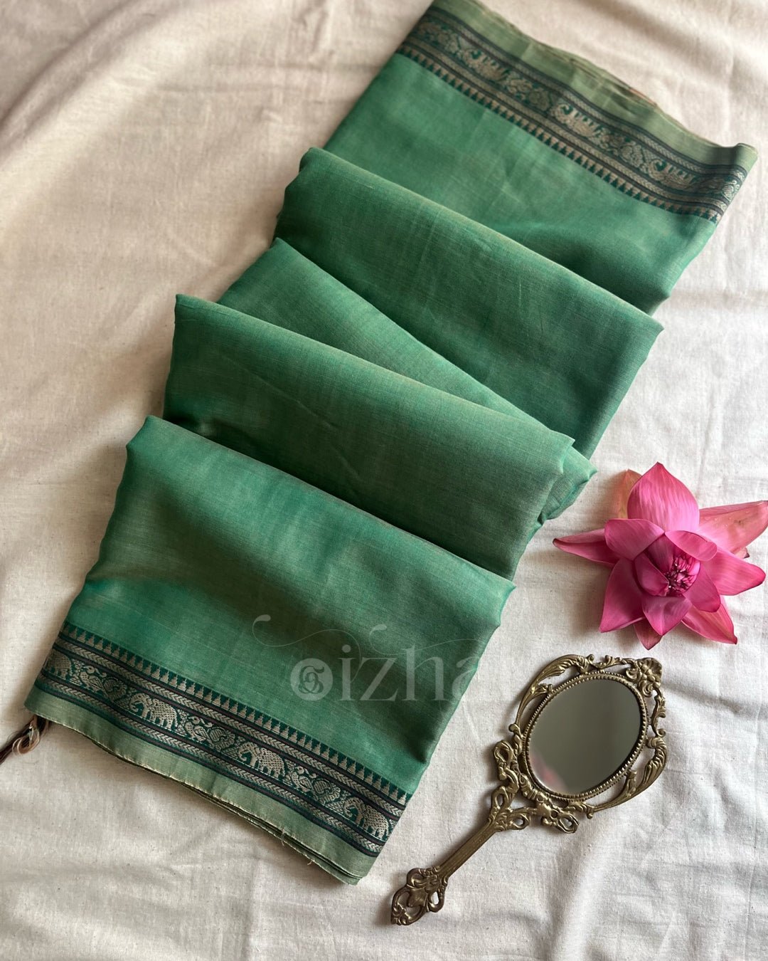 Thari || Pallavi - Izhai