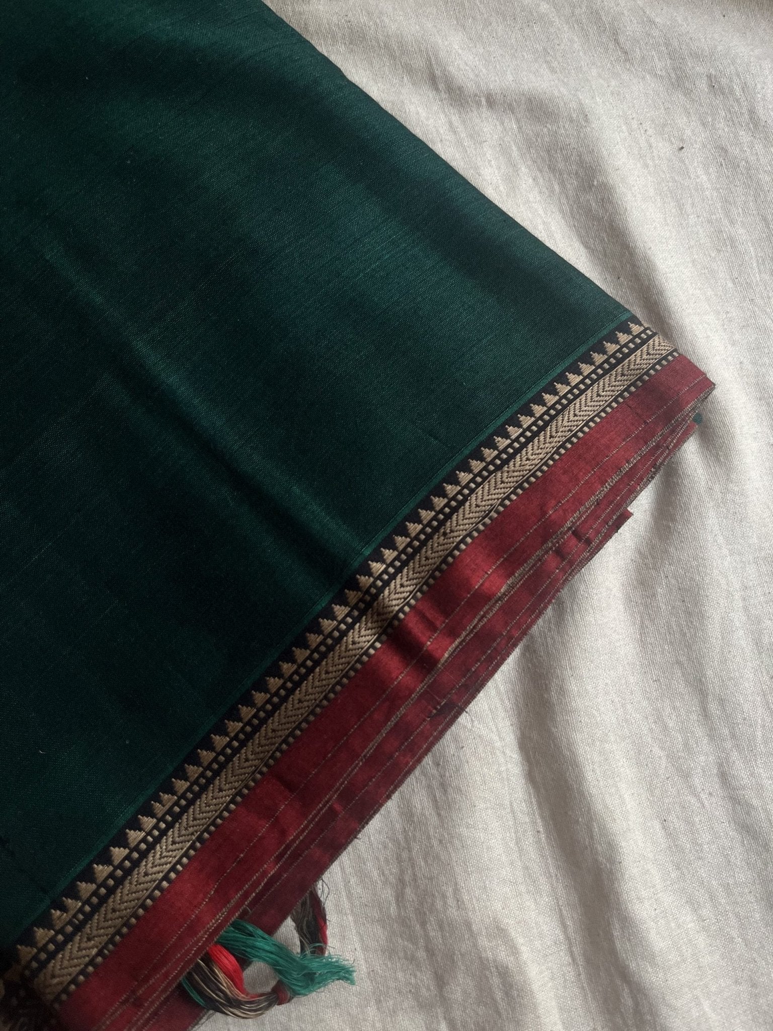 Thari - Pooja - Izhai